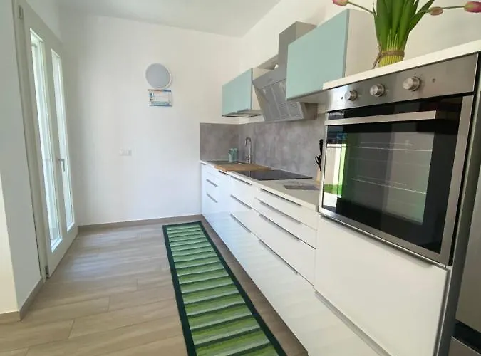 Semesterbostad Casa Emali *